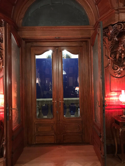 continental_mel_gibson_door